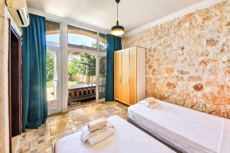Atalante Hotel image