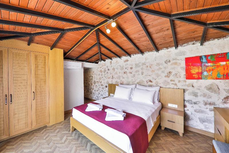 Atalante Hotel image