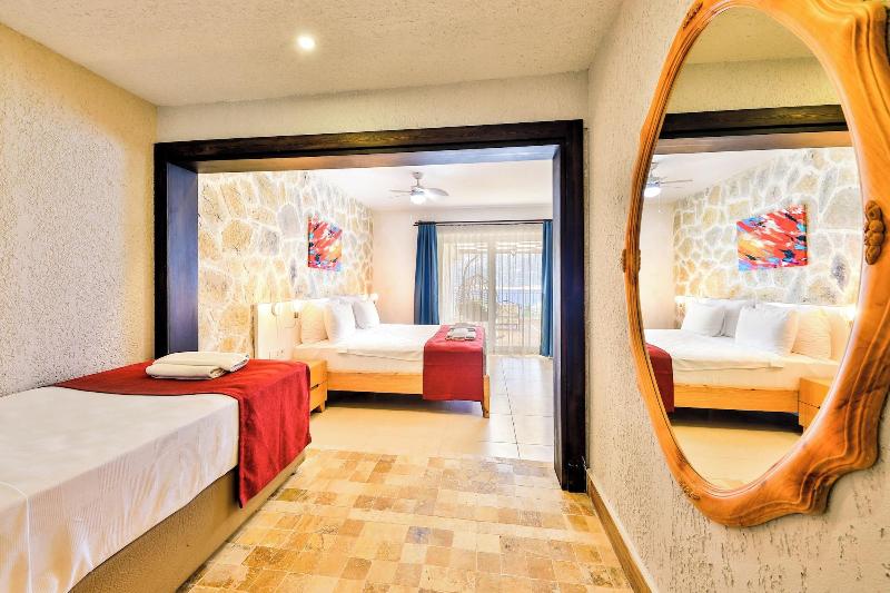 Atalante Hotel image