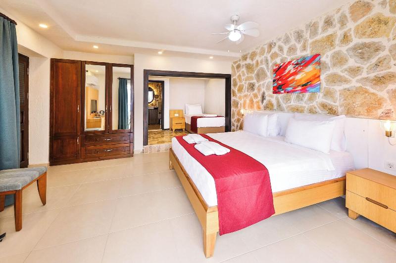 Atalante Hotel image