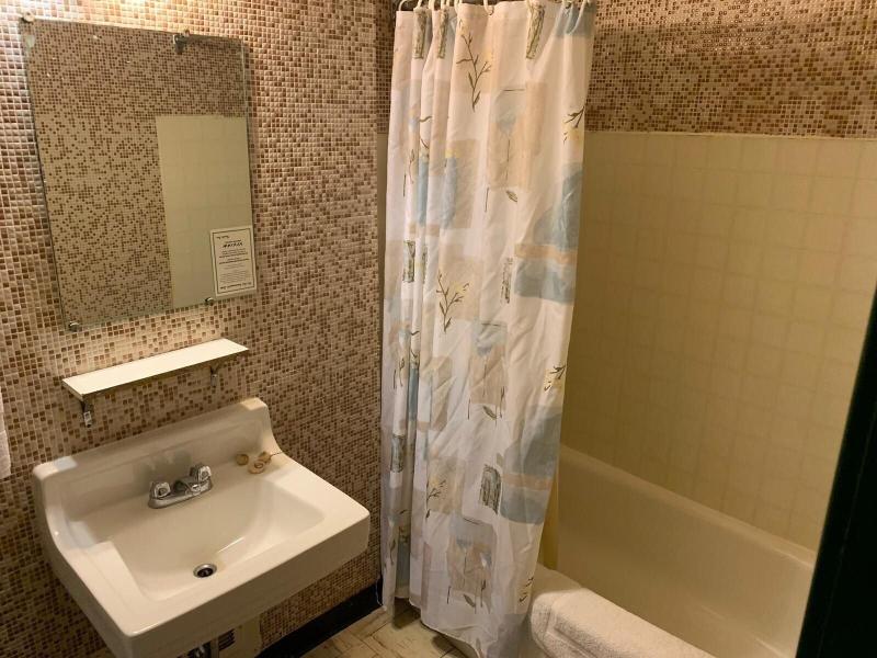 Vivian Motor Hotel 4