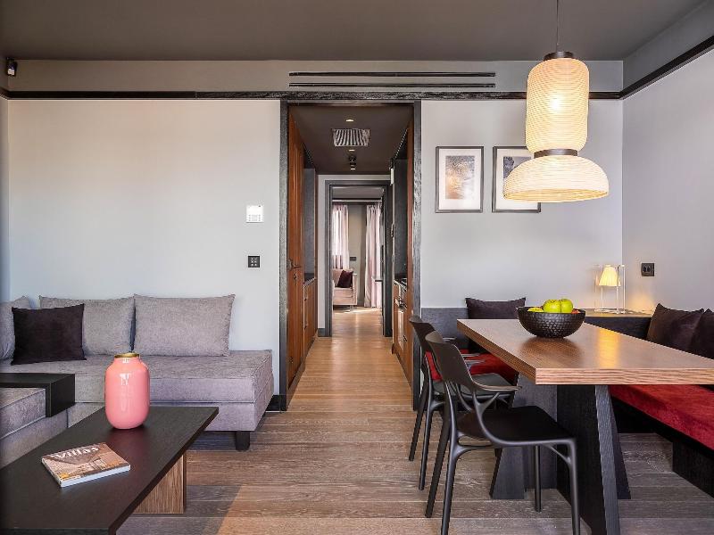 3 Pines Design Living image