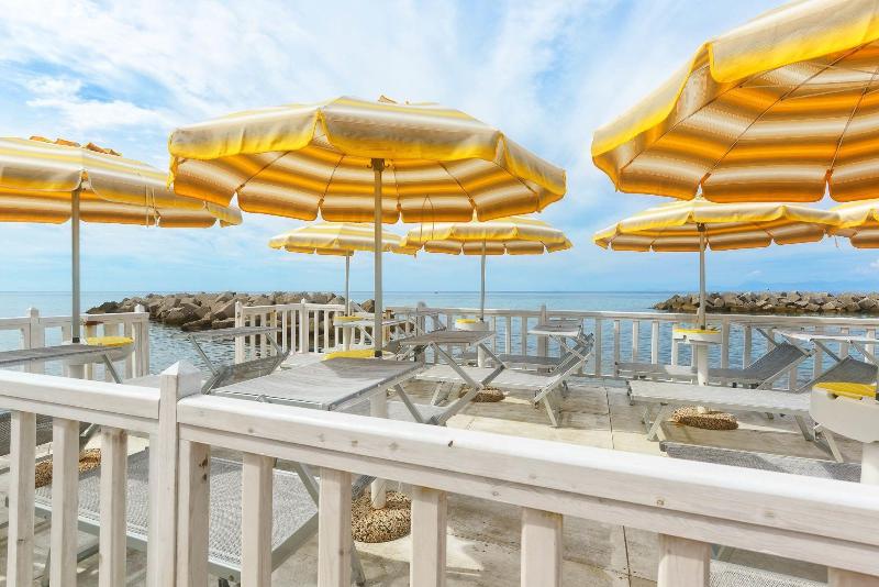 Hotel La Marina image