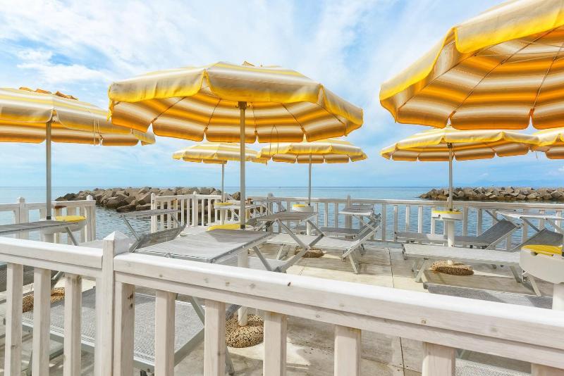 Hotel La Marina image