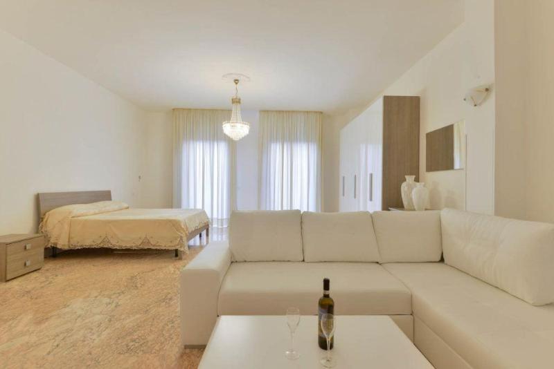 Hotel La Marina image