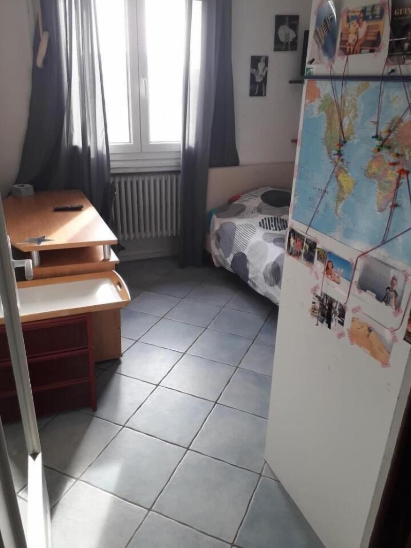 Aux Deux Lots image