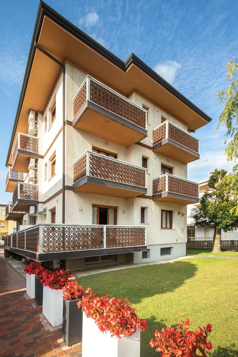 Villa Alpi image