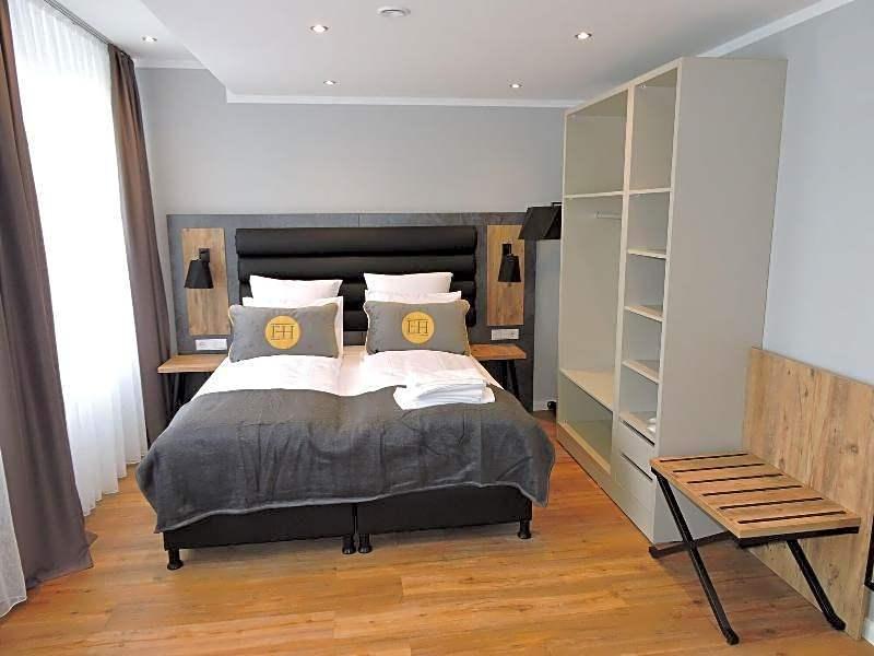 Elens Hotel image