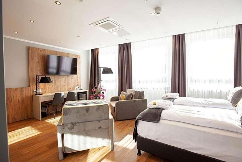 Elens Hotel image