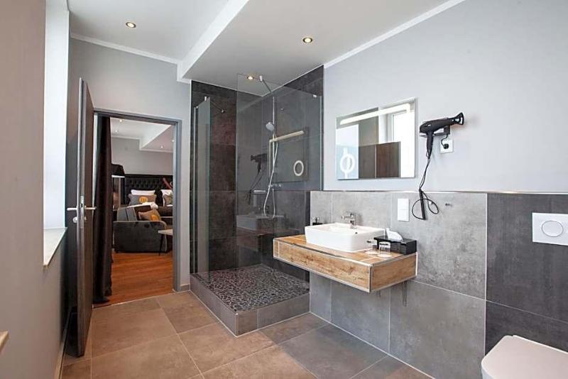 Elens Hotel image