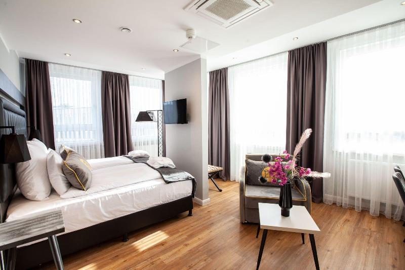 Elens Hotel image