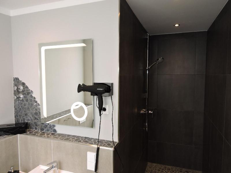 Elens Hotel image