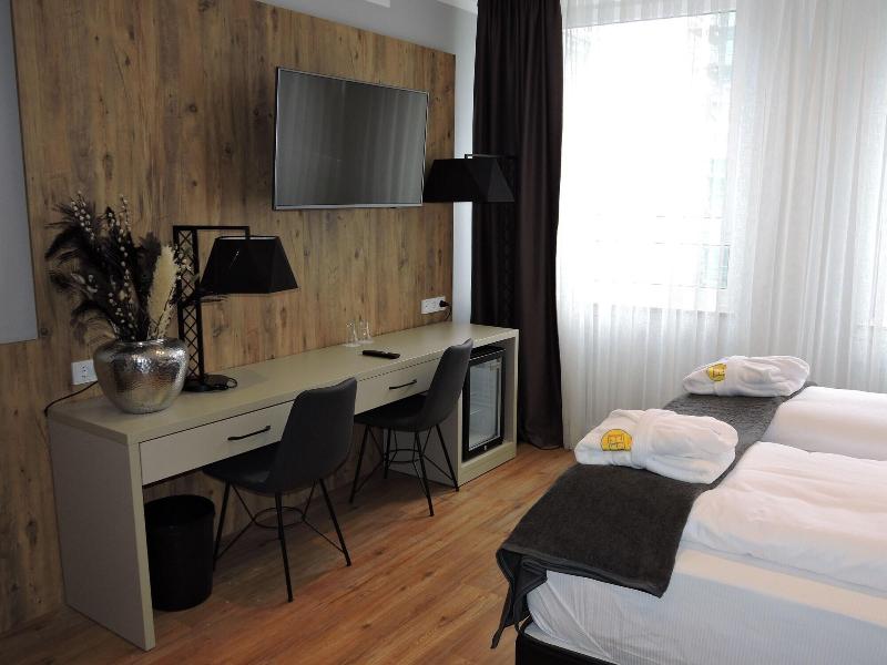 Elens Hotel image
