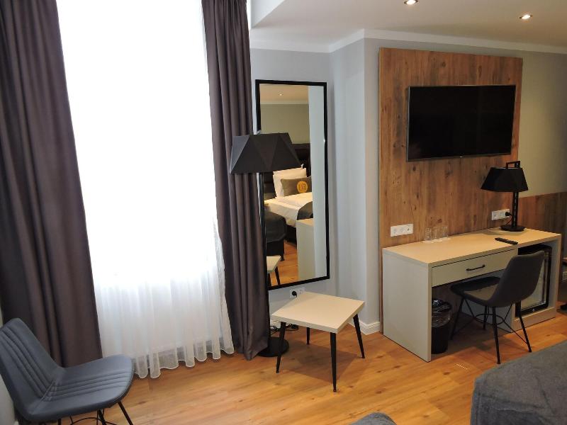 Elens Hotel image