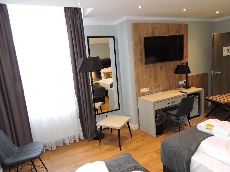 Elens Hotel image