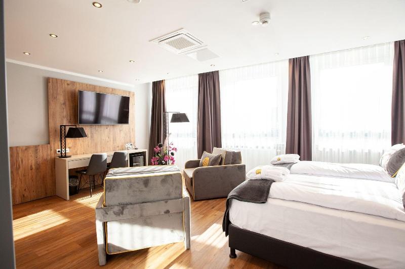 Elens Hotel image