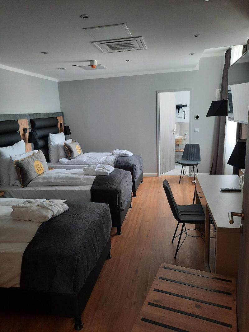 Elens Hotel image