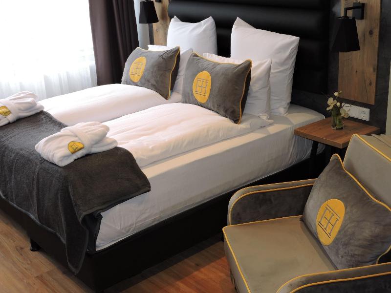 Elens Hotel image
