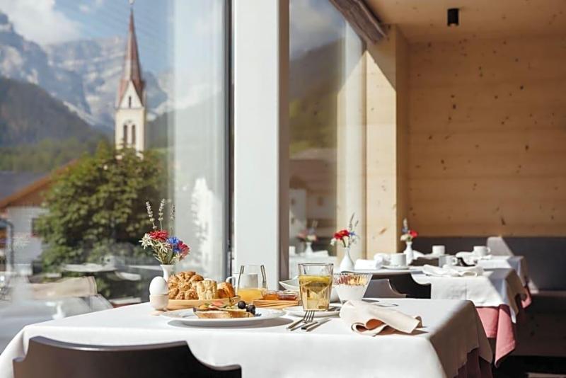 Berghotel Sanva image