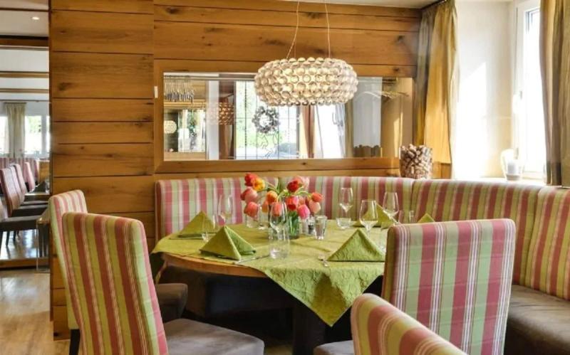 Hotel Jauch S La Wen image
