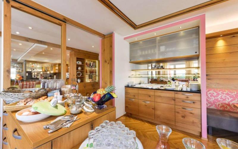 Hotel Jauch S La Wen image