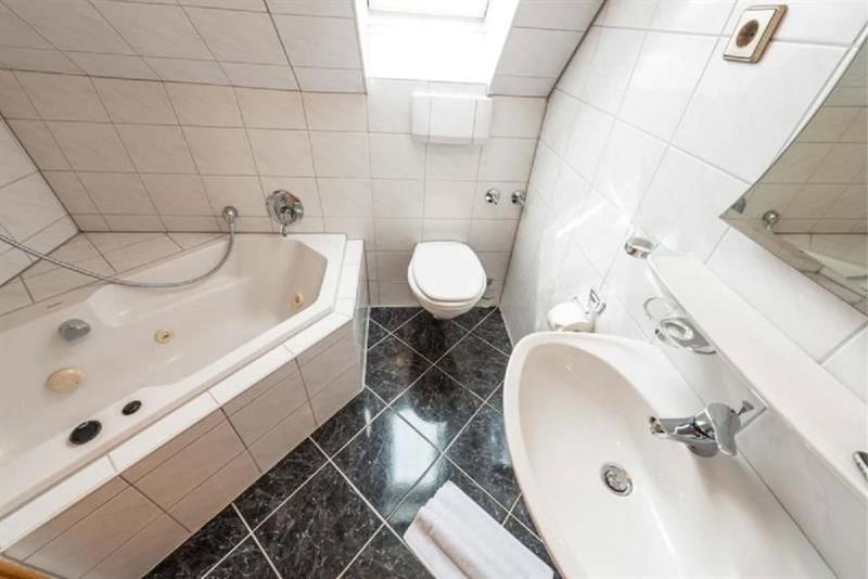 Hotel Jauch S La Wen image