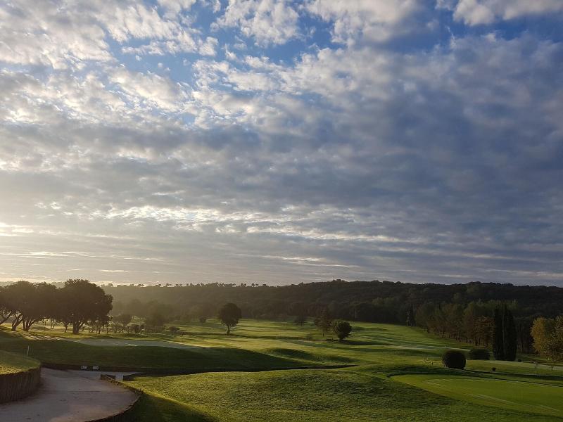 Golf Ra Sidence De Na Mes Vacquerolles image