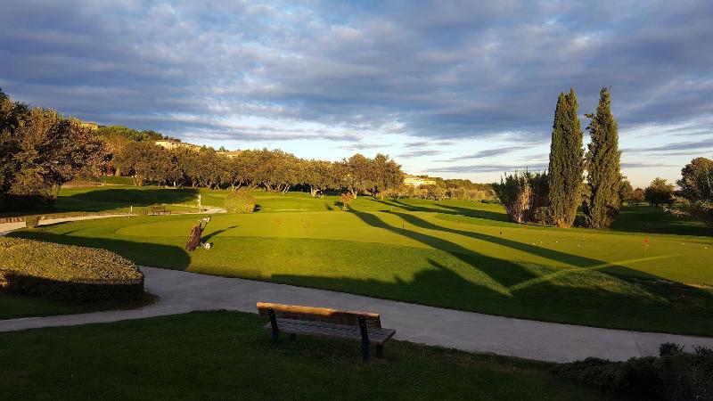 Golf Ra Sidence De Na Mes Vacquerolles image