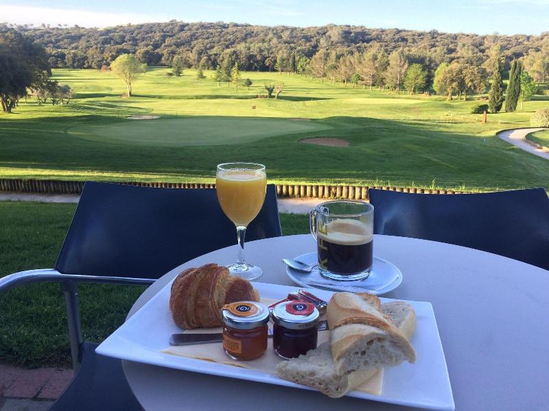 Golf Ra Sidence De Na Mes Vacquerolles image