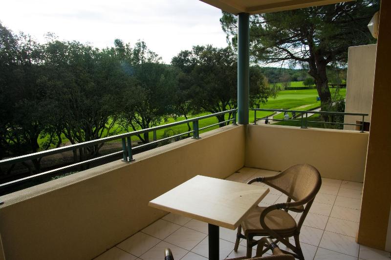 Golf Ra Sidence De Na Mes Vacquerolles image