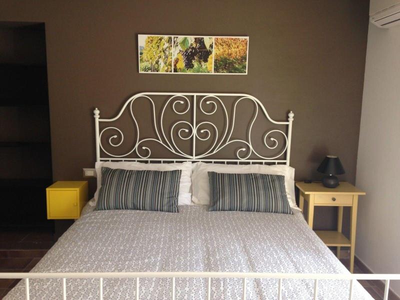 Bed Wine Rocco Zambri image