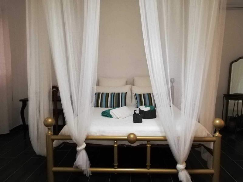 Bed And Breakfast Style image