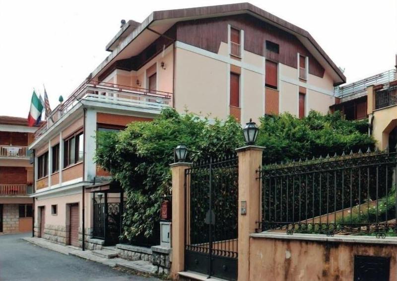 Albergo La Perla Della Valle image