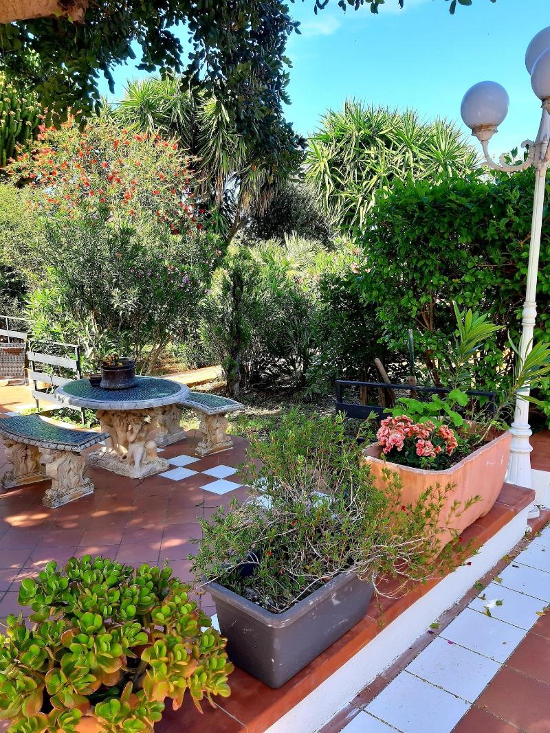 Grotta Dei Puntali image