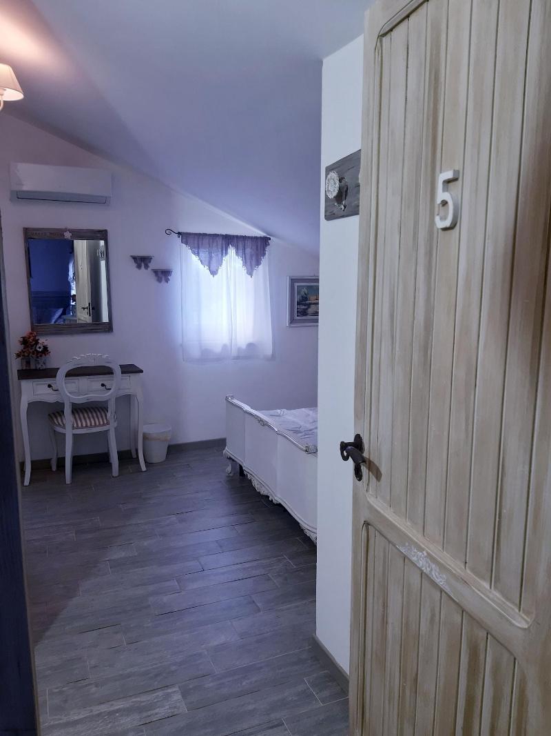 Grotta Dei Puntali image