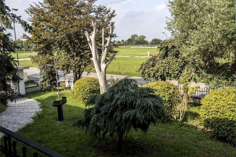 Villa Berra B B Riva Del Po image