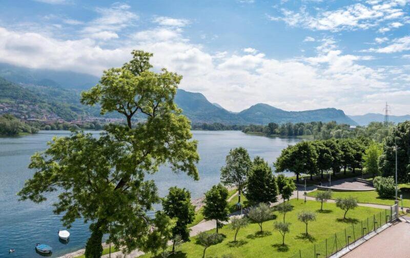 Bluelake Inn Ostello image