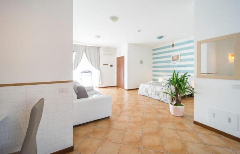 Bluelake Inn Ostello image