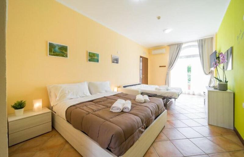 Bluelake Inn Ostello image