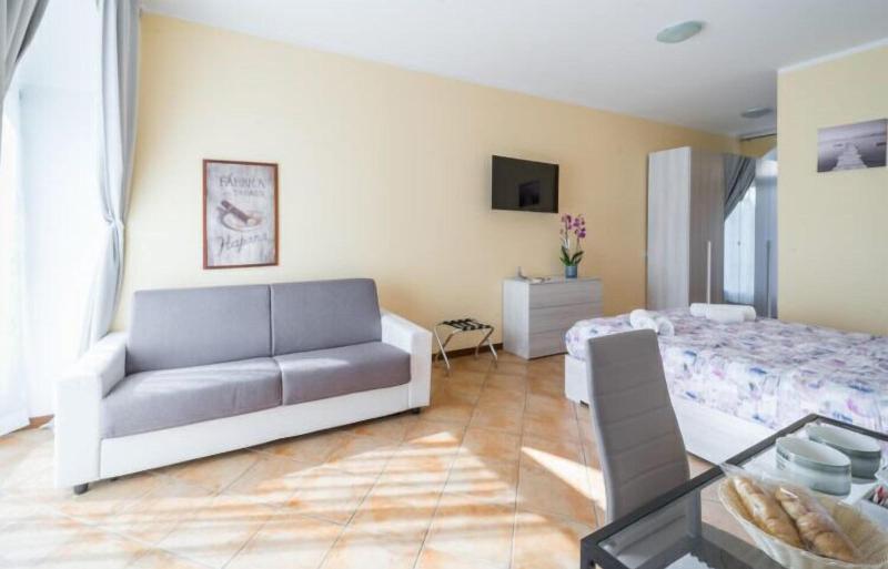 Bluelake Inn Ostello image