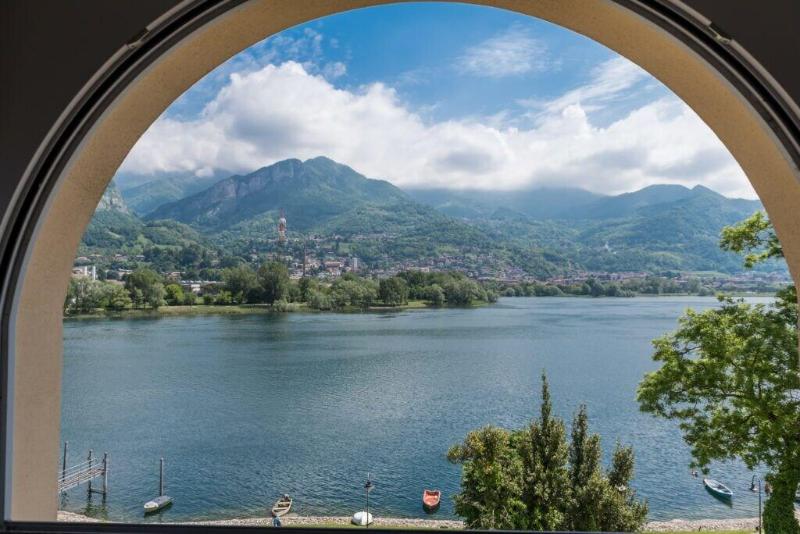 Bluelake Inn Ostello image