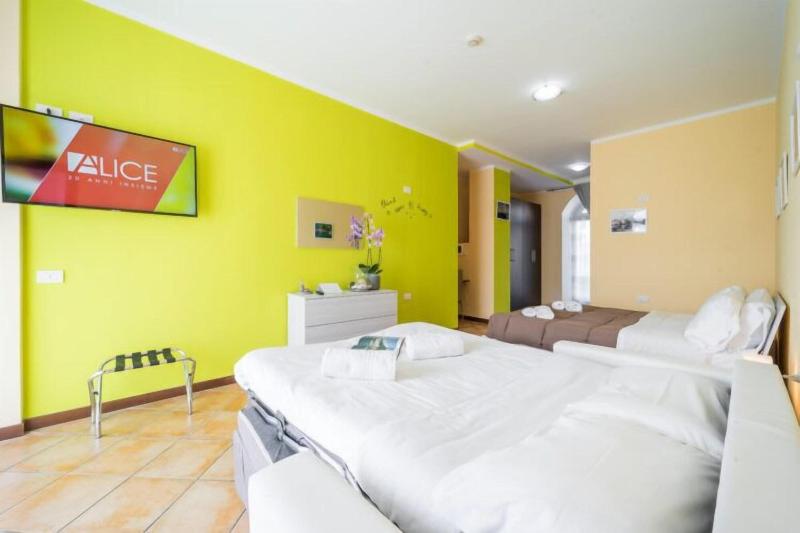 Bluelake Inn Ostello image