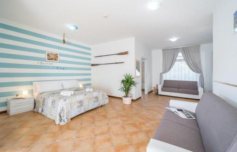 Bluelake Inn Ostello image