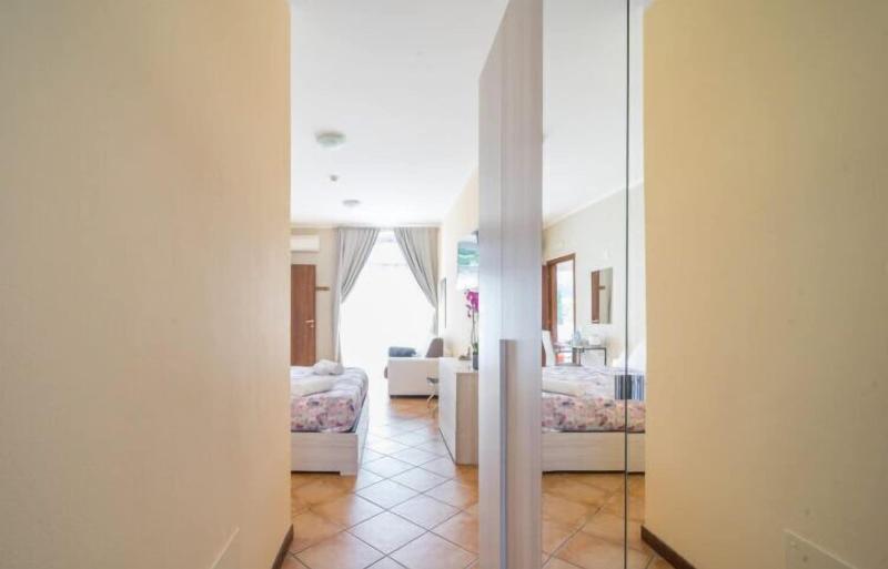 Bluelake Inn Ostello image