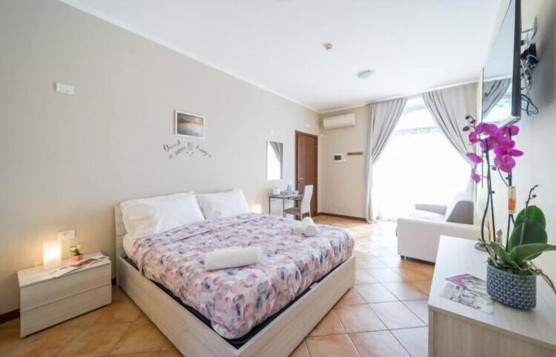 Bluelake Inn Ostello image