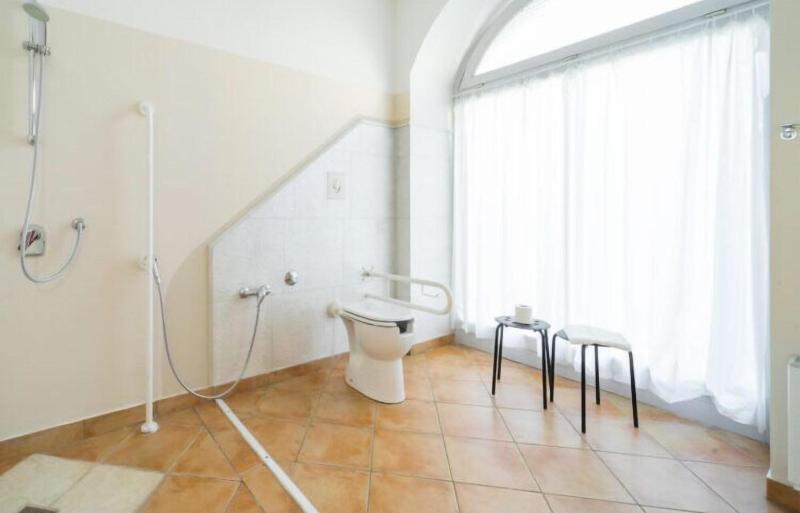 Bluelake Inn Ostello image