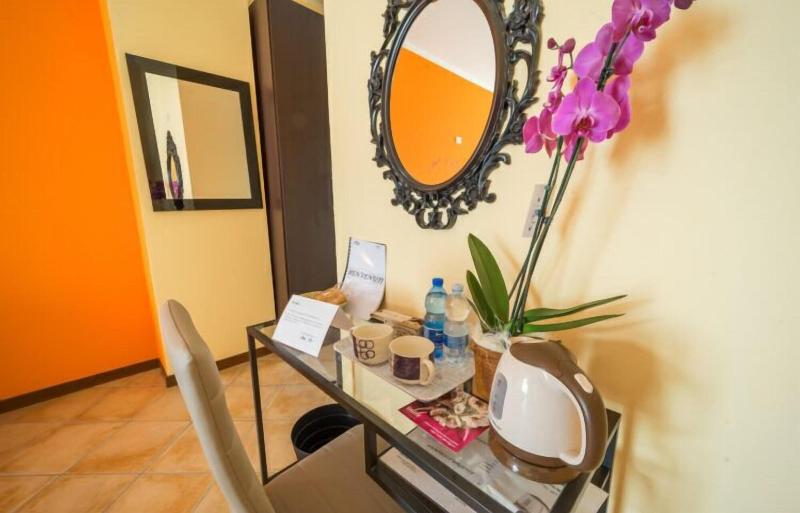 Bluelake Inn Ostello image