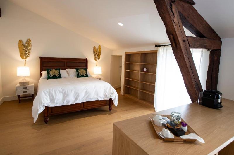 Cha Teau Tour Saint Fort image