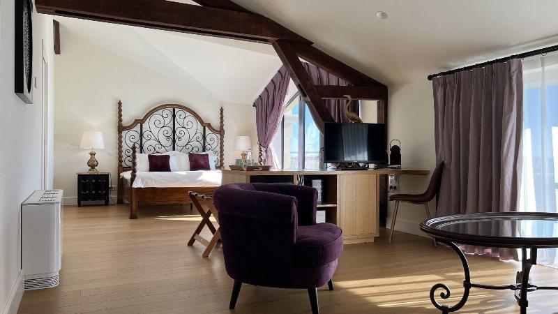 Cha Teau Tour Saint Fort image