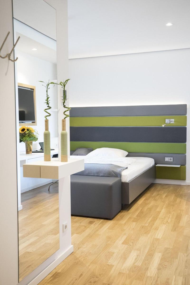 7 Hotel Boardinghouse image